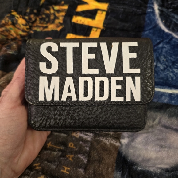 Steve Madden Wallet.. - Picture 2 of 7